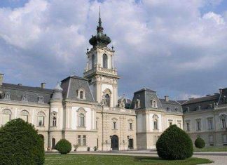 Замок Фештэчич