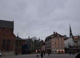 Домська площа