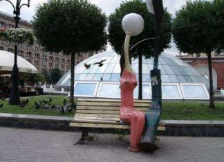 Памятник Закоханим Ліхтарям