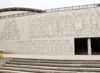 Підпірна стіна на Площі Героїв