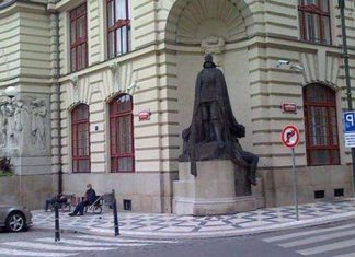 Памятник примарі