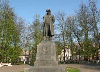 Памятник І. А. Крилову