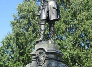 Памятник Петру I