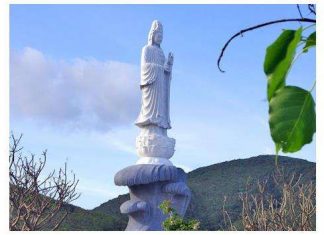 Статуя Богині Милосердя