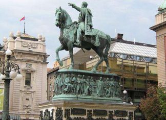 Памятник Князю Михайло