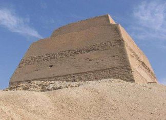 Піраміда в Медуме