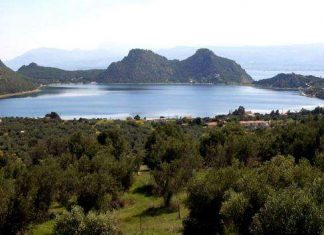 Озеро Вуліагмені