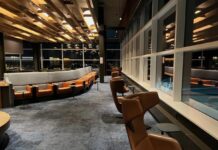 Alaska and Hawaiian Airlines: чи варто заробляти елітний статус за допомогою кредитних карток?