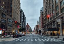 Завантаженість доріг у Нью-Йорку: через рік, транспорт покращується