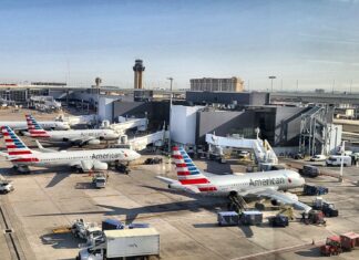 Захист Керівника American Airlines Зазнає Критики через Неточності
