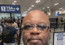 Підприємливий Бізнесмен Наживається на Хаосі в Аеропортах, Пропонуючи Послугу «Стояння в Черзі»