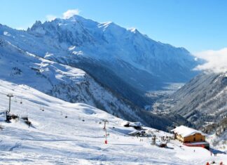 Порожні квартири в Альпах: як Airbnb та зміна клімату перекроюють гірські міста