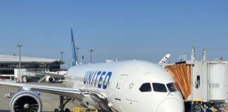 I jet della United Airlines quasi si scontrano al LAX: errore del pilota e caos nell’aeroporto