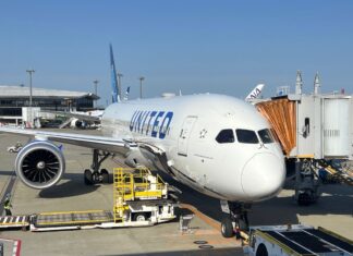 United Airlines: Чудом уникли зіткнення літаків у LAX через помилку пілота та хаосу в аеропорту