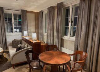 Які готельні програми дозволяють заробляти бали за кілька номерів?