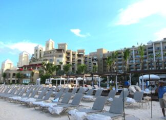 Гонка Озброєнь на Курортах: Чому Відпустка Тепер Вимагає Спринту Змагання