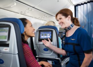 Бортпровідники United Airlines досягли довгоочікуваного підвищення зарплати, але ціною великих втрат