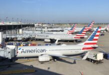 American Airlines відхилила пропозицію United про злиття, але натякає на власні плани