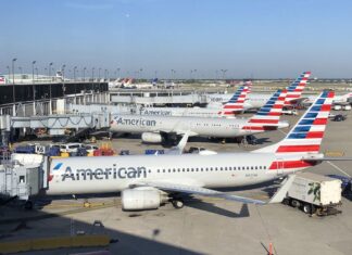 American Airlines відхилила пропозицію United про злиття, але натякає на власні плани