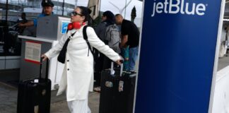 Maskapai Menaikkan Biaya Bagasi seiring Lonjakan Biaya Bahan Bakar