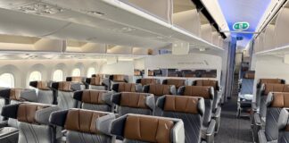 Назревает трудовой спор: бортпроводники American Airlines требуют повышения оплаты из-за проблем с кейтерингом в Лондоне