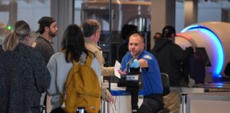 Luchthavenbeveiligingslijnen worden eenvoudiger naarmate de achterstallige betalingen van TSA worden hervat