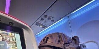Как простой трюк с курткой портит экраны на бортах Delta Air Lines